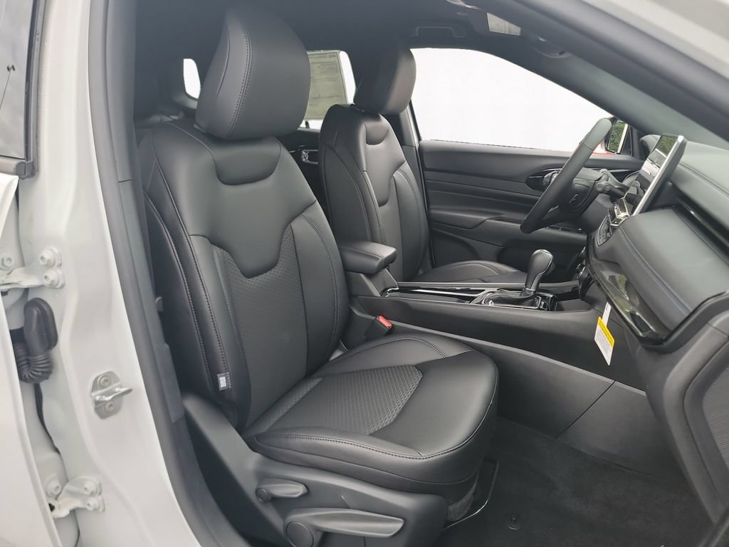 New 2026 Jeep Compass Latitude AWD/4WD image 15