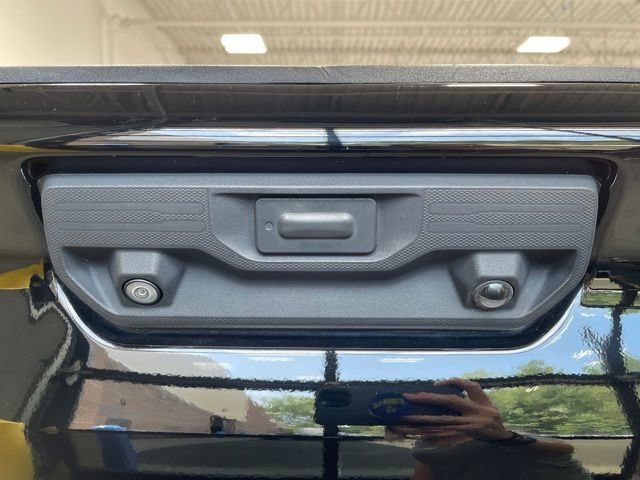 Used 2023 Chevrolet Silverado 2500 LTZ w/ LTZ Convenience Package II AWD/4WD image 9