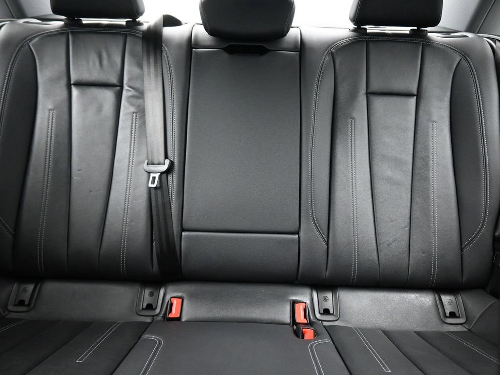 Used 2022 Audi A4 2.0T Premium image 30