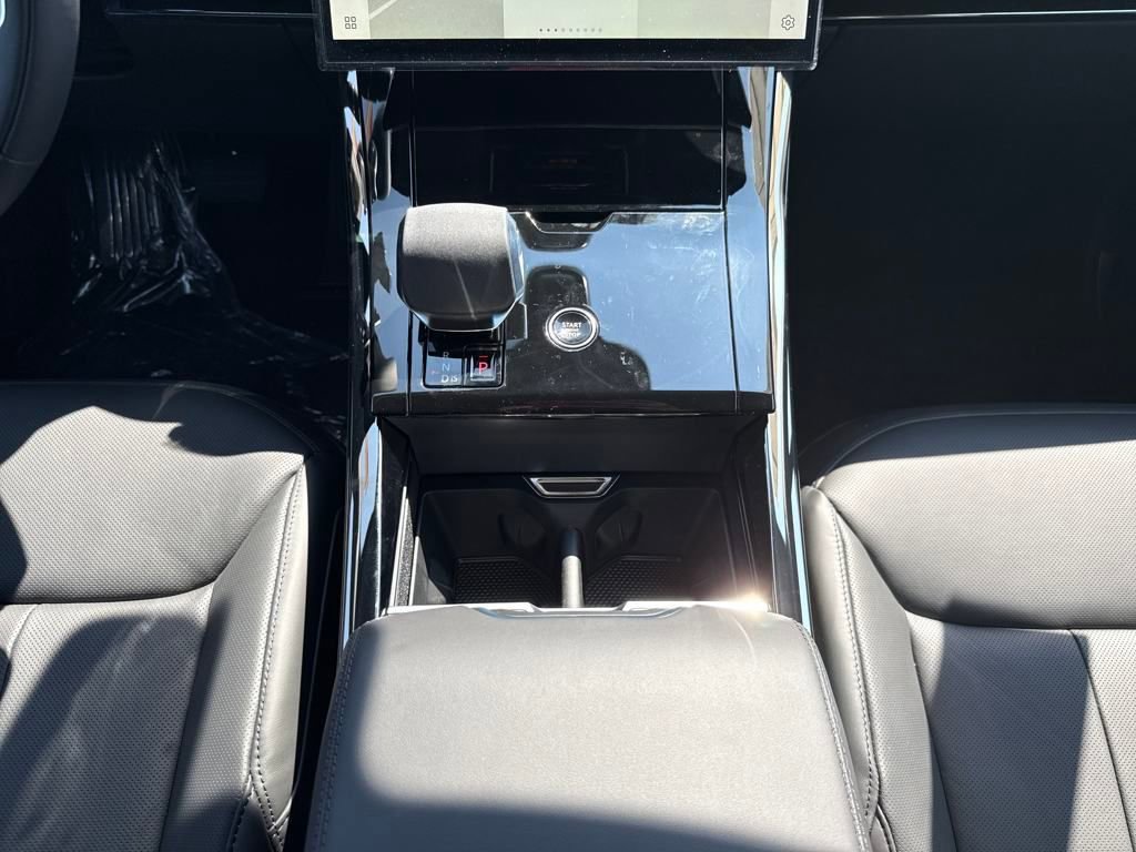 New 2025 Land Rover Range Rover Sport SE image 24