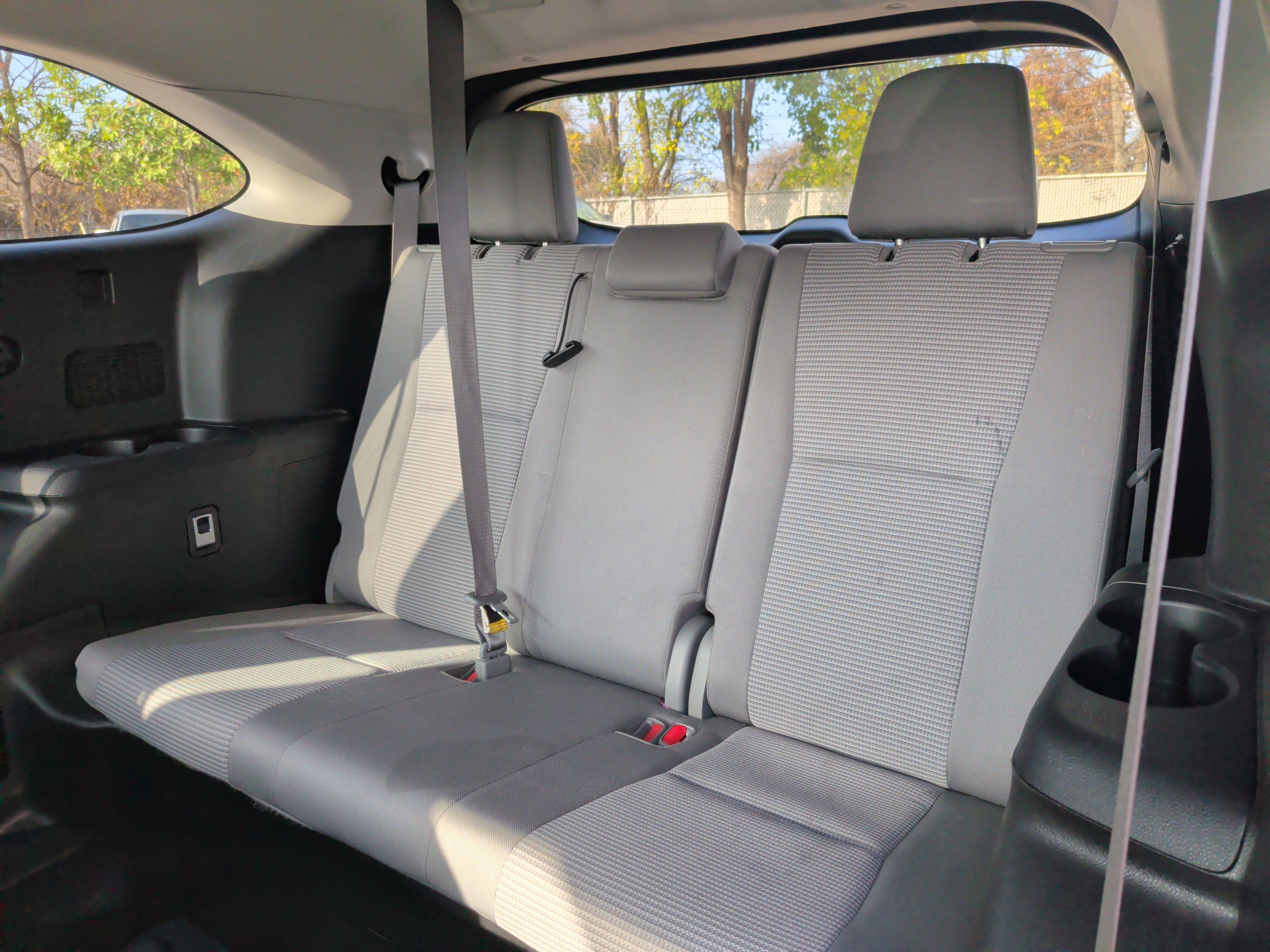 Used 2021 Toyota Highlander LE image 31