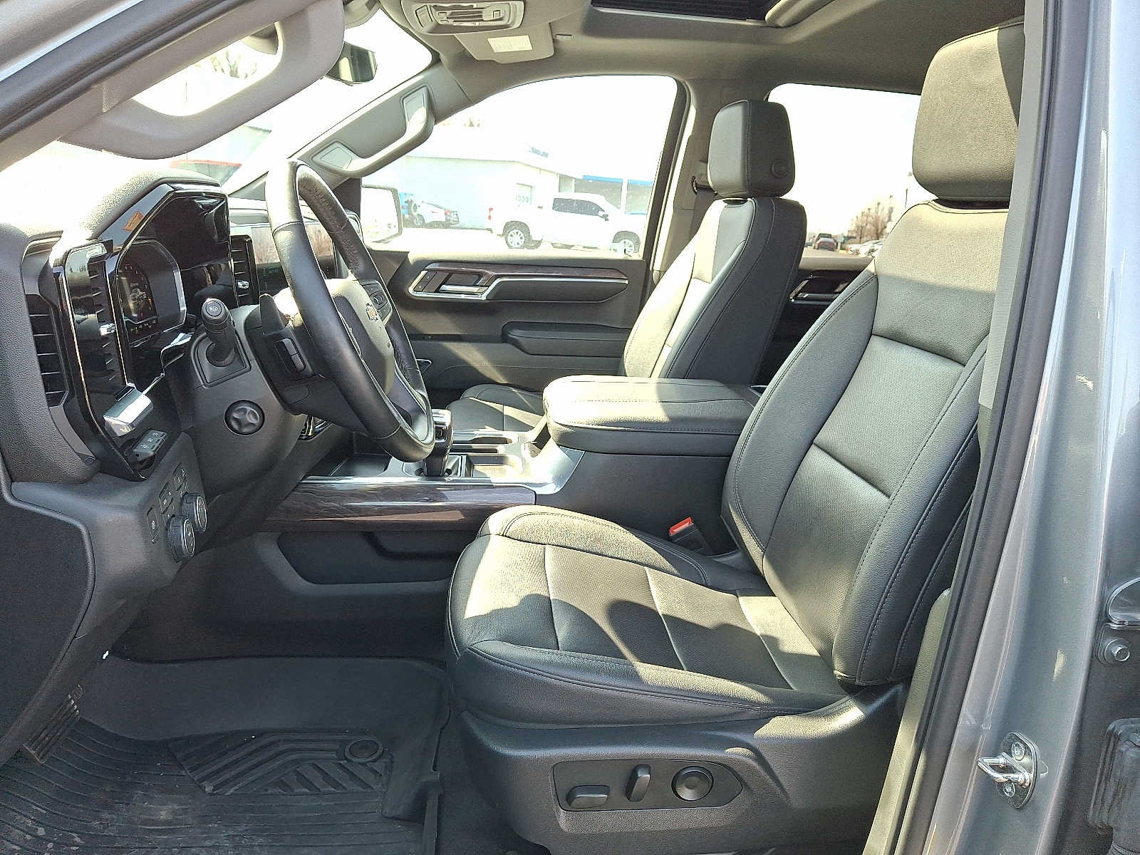 Used 2024 Chevrolet Silverado 1500 LTZ w/ LTZ Premium Package AWD/4WD image 13