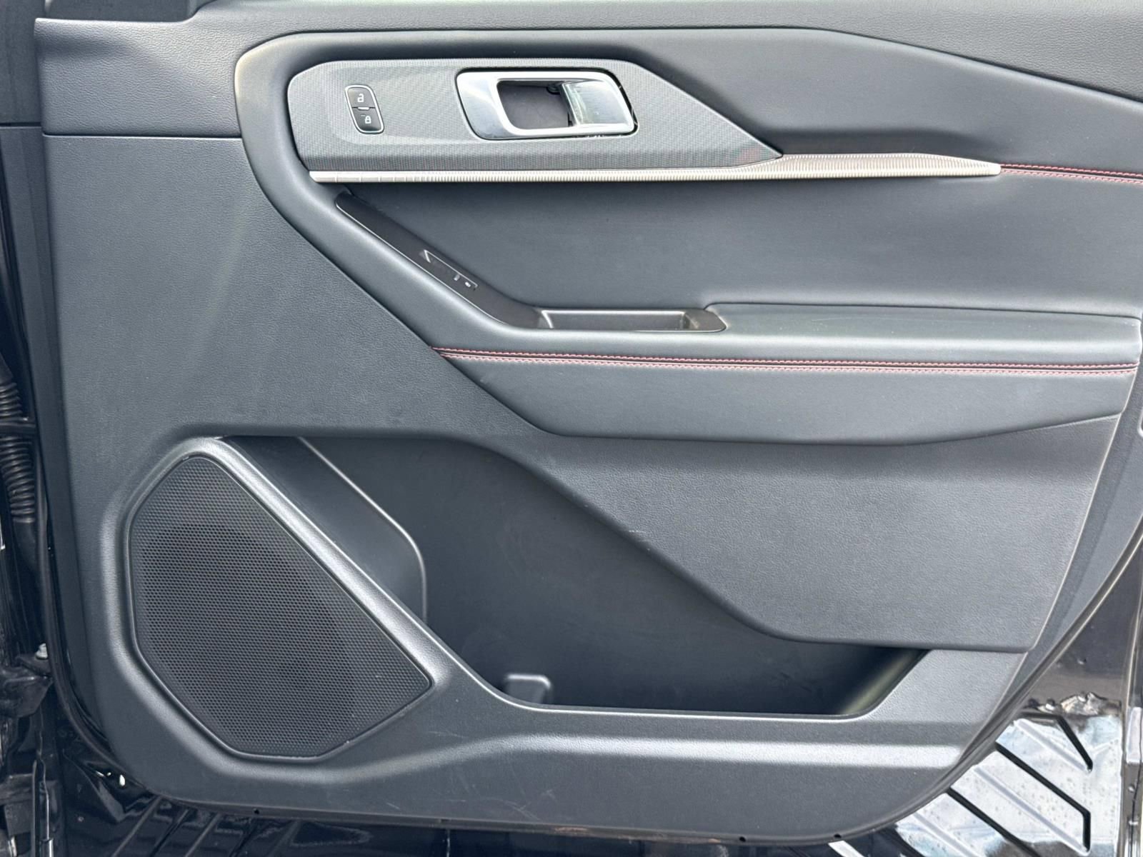 Used 2025 Ford Explorer ST-Line image 24