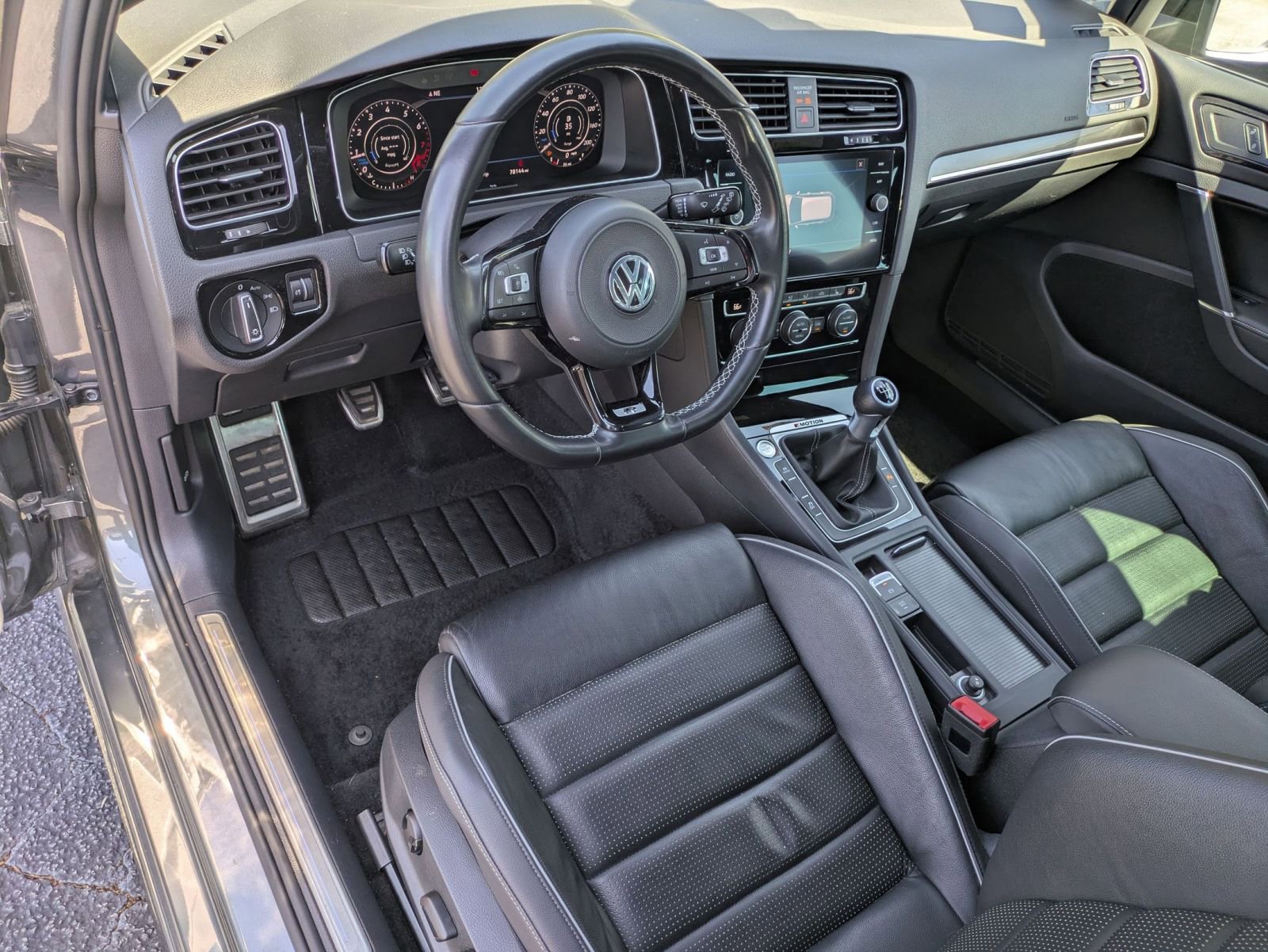 Used 2019 Volkswagen Golf R 4-Door image 9