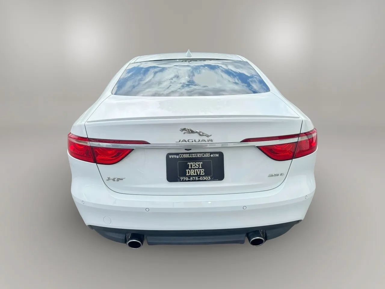 Used 2016 Jaguar XF R-Sport RWD image 10