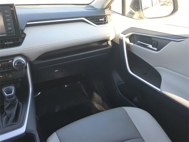Used 2022 Toyota RAV4 XLE Premium image 17