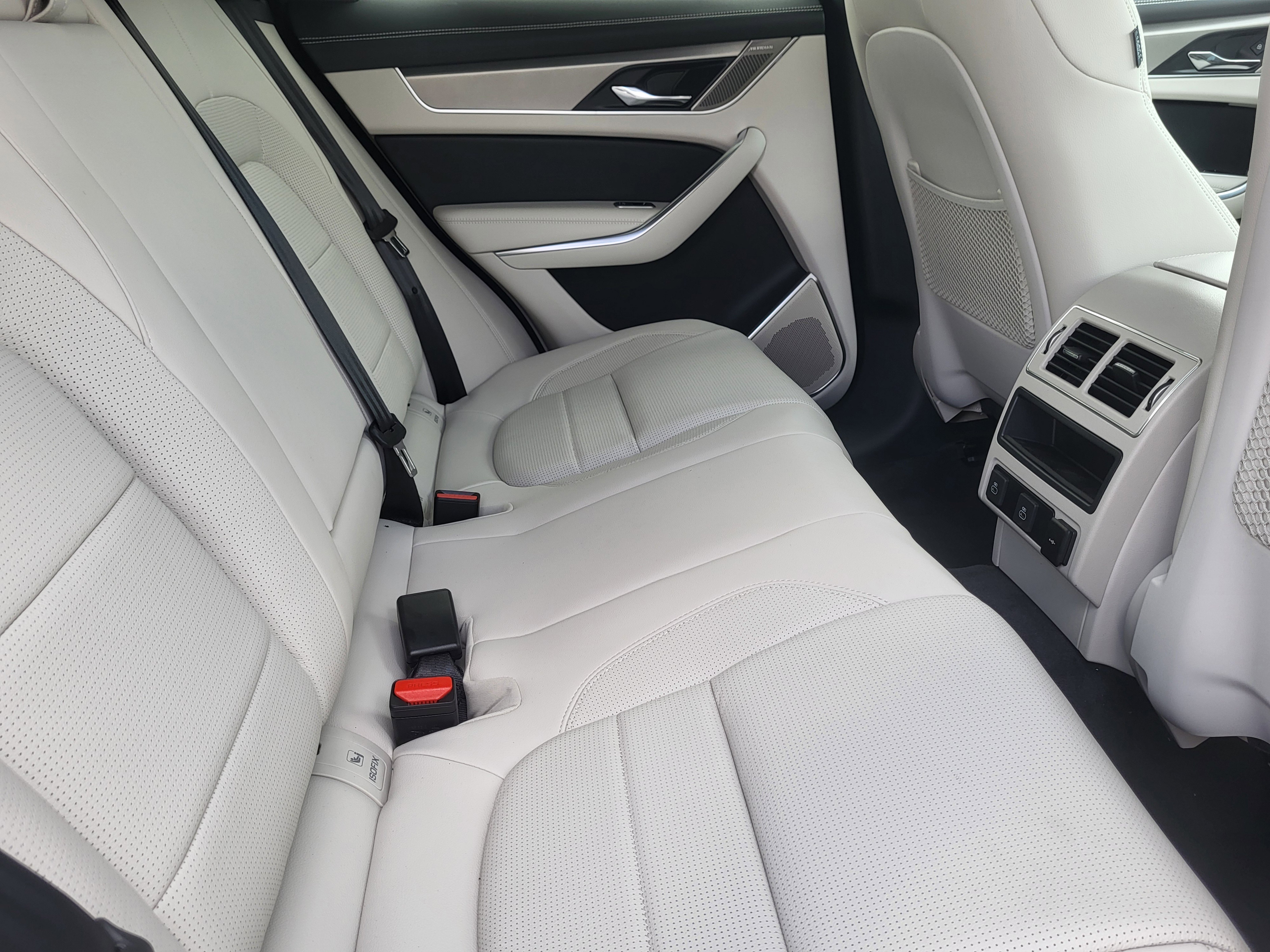 New 2026 Jaguar F-PACE R-Dynamic S image 16