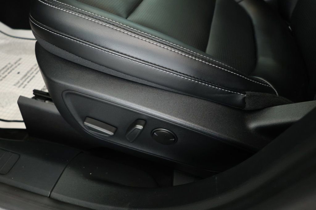 Used 2024 Ford Escape Platinum image 9