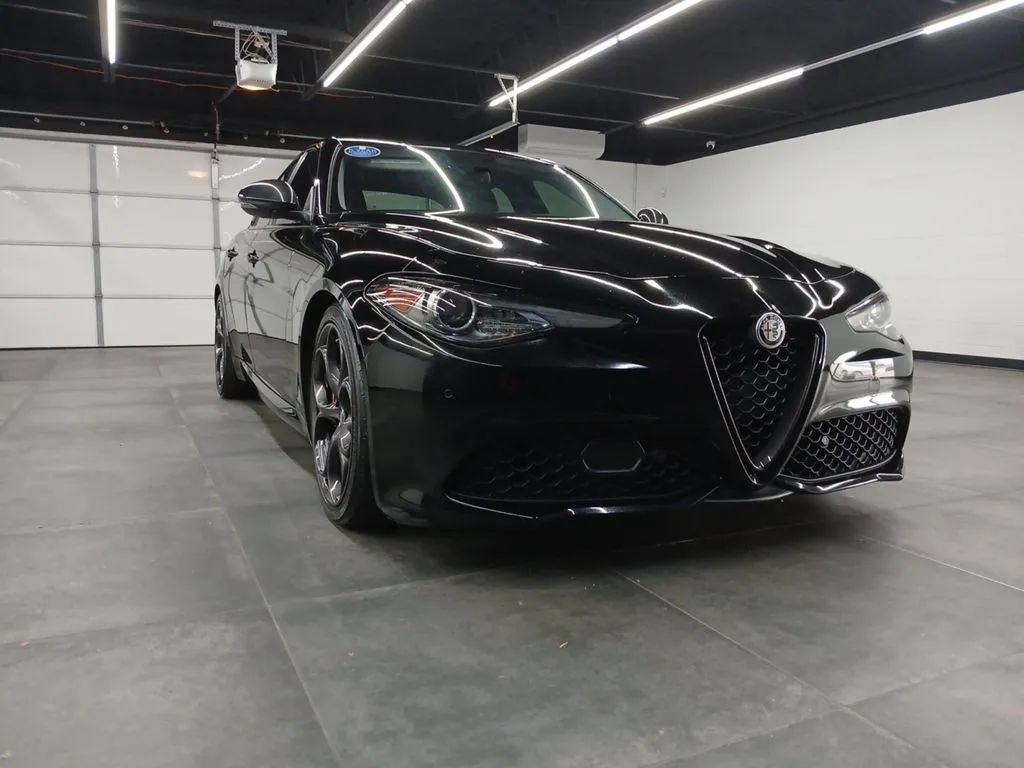 Used 2019 Alfa Romeo Giulia Ti Sport w/ Quick Order Package 22U Sport RWD image 31
