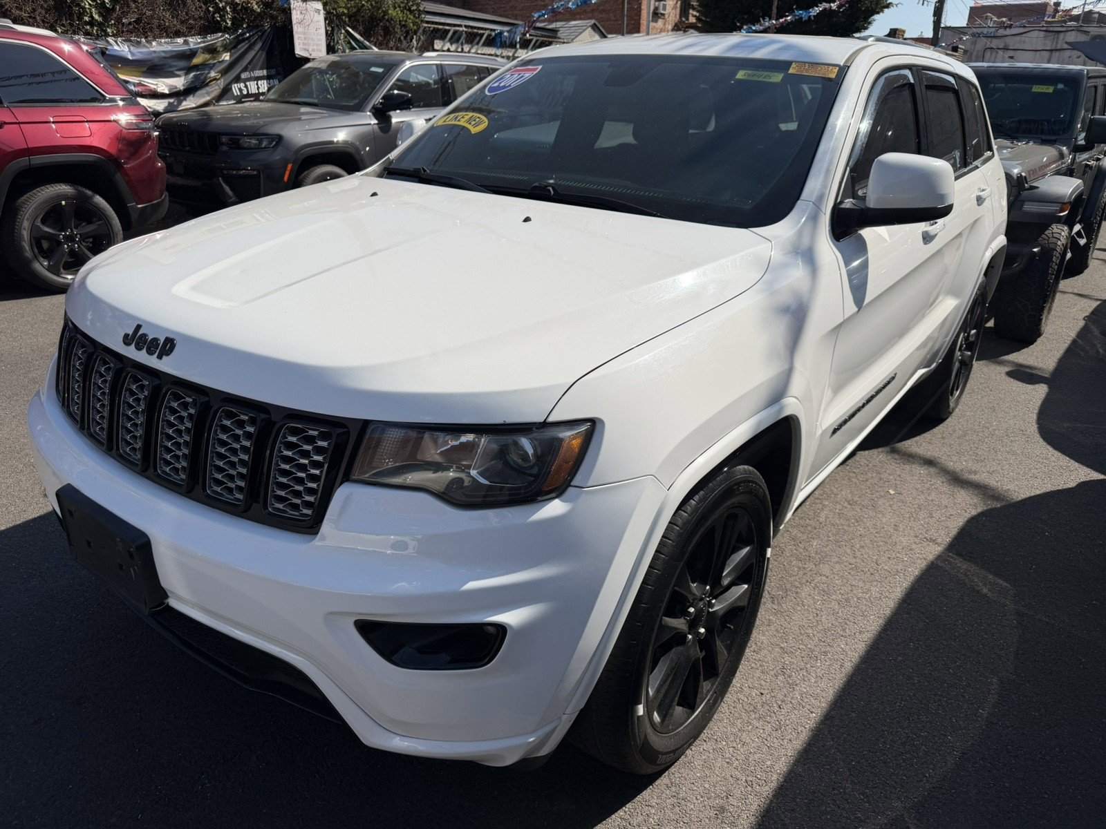 Used 2017 Jeep Grand Cherokee Altitude image 2