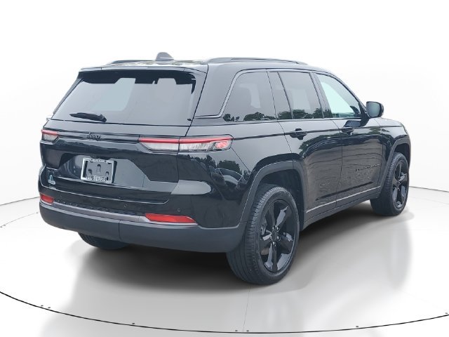 New 2026 Jeep Grand Cherokee Limited w/ Limited Altitude Package AWD/4WD image 4