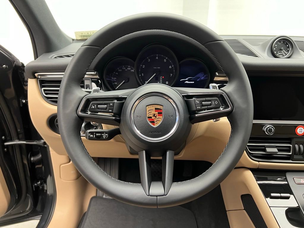 Used 2026 Porsche Macan AWD/4WD image 7
