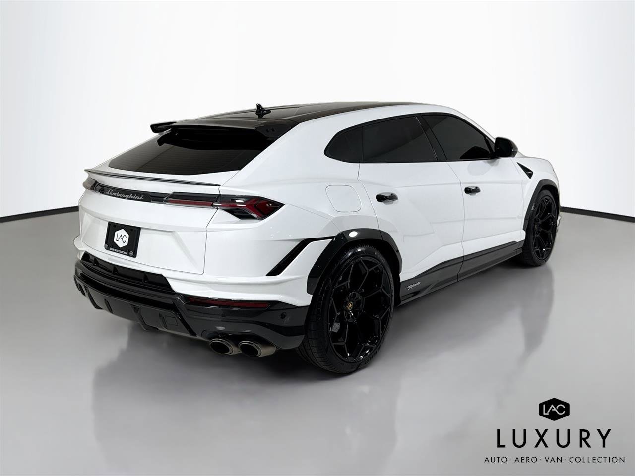 Used 2024 Lamborghini Urus Performante AWD/4WD image 6