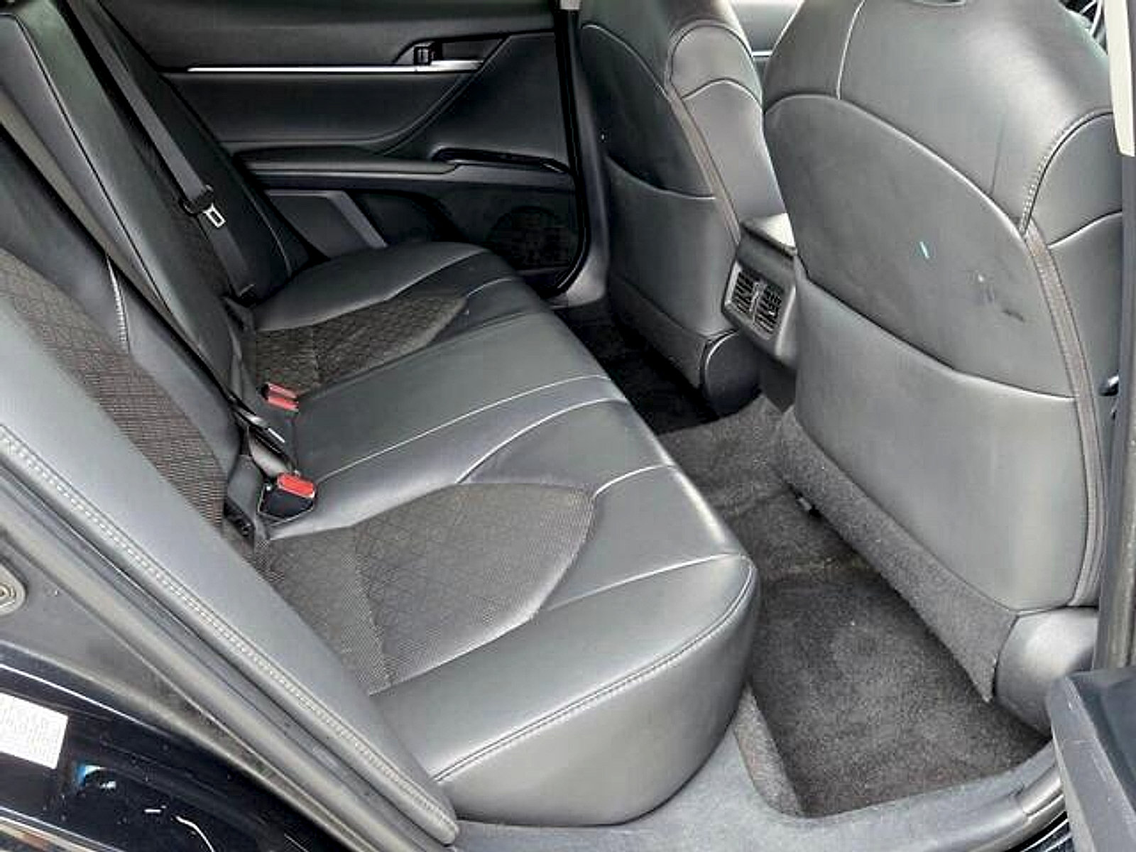 Used 2018 Toyota Camry XSE FWD image 14