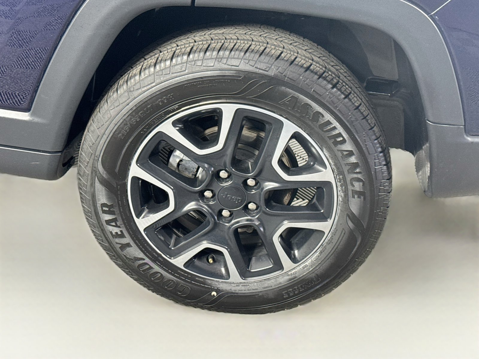 Used 2019 Jeep Compass Trailhawk w/ Leather Interior Group AWD/4WD image 9