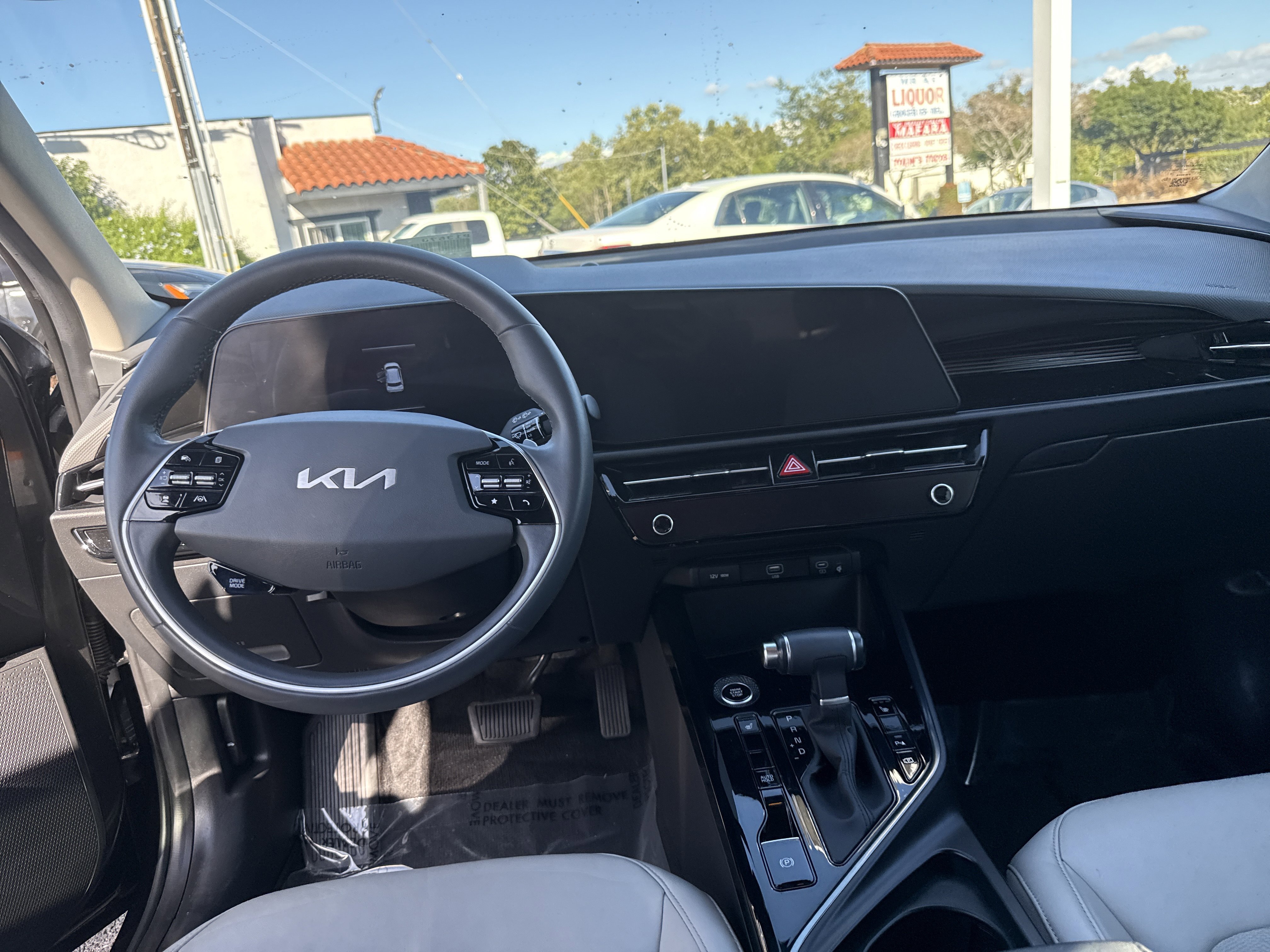 Used 2023 Kia Niro EX image 17