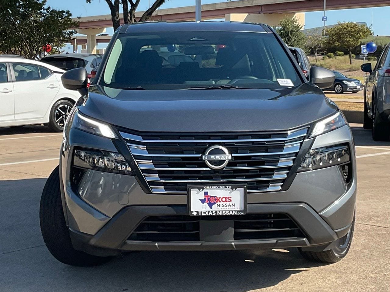 Used 2025 Nissan Rogue SV FWD image 2