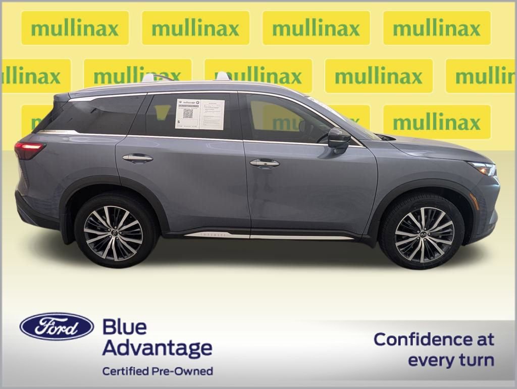 Used 2023 INFINITI QX60 Sensory w/ Vision Package image 2