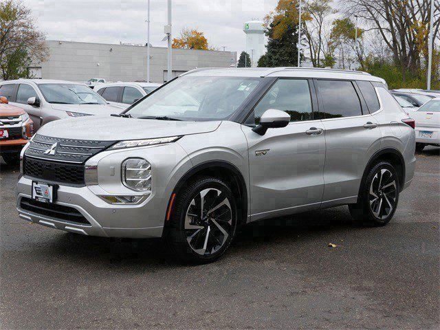 Used 2025 Mitsubishi Outlander SEL image 3