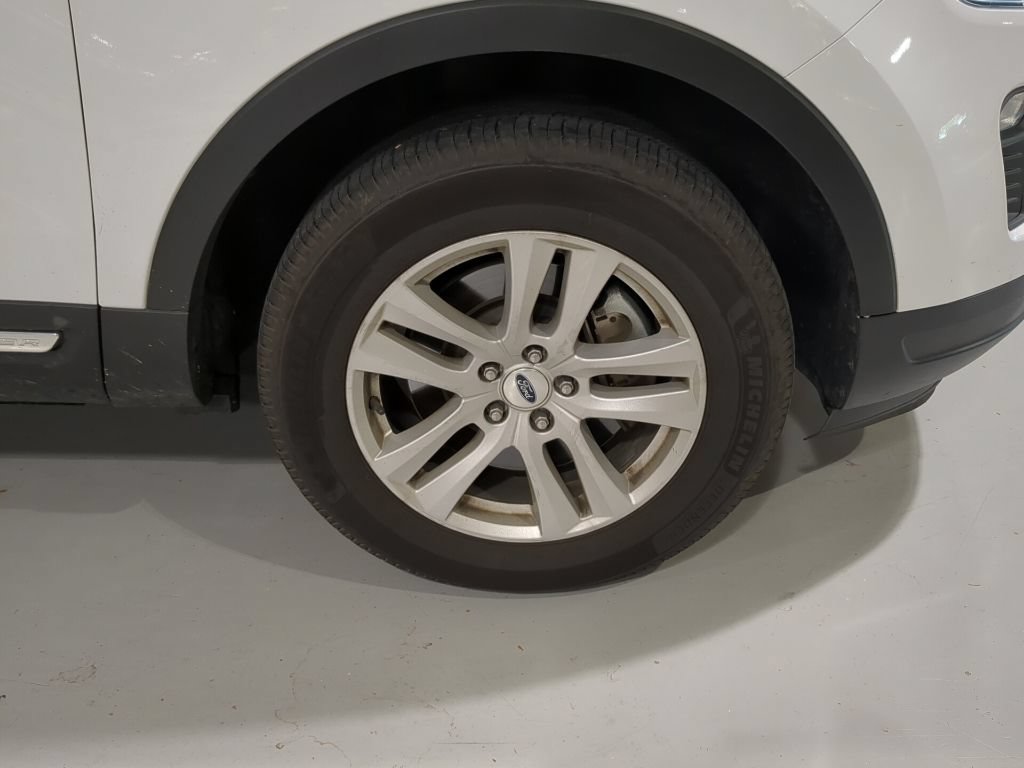 Certified 2018 Ford Explorer XLT w/ Equipment Group 201A AWD/4WD image 6
