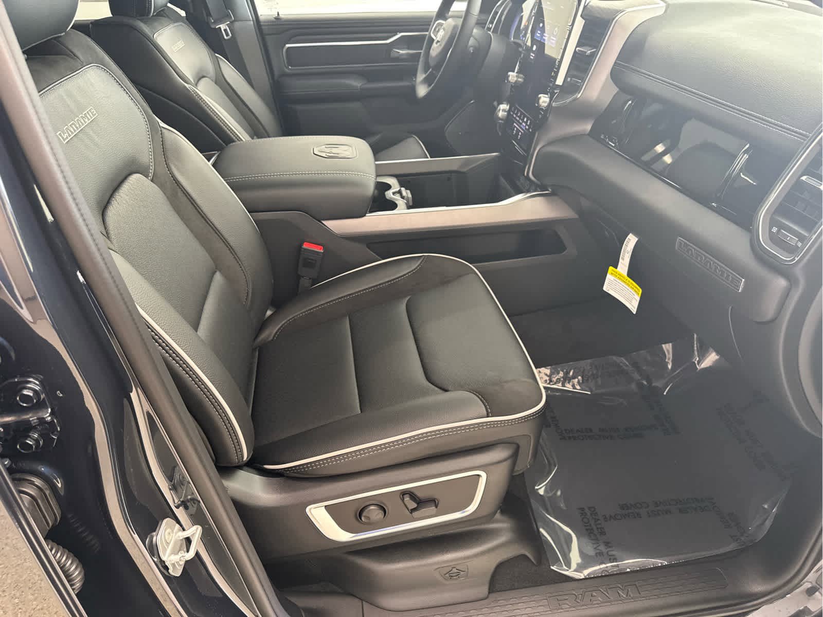 New 2026 RAM 1500 Laramie AWD/4WD image 21