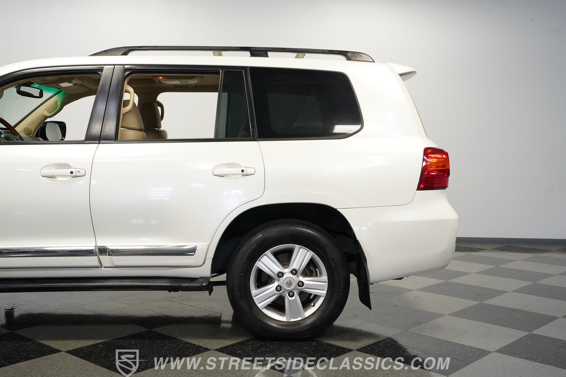 Used 2013 Toyota Land Cruiser AWD/4WD image 24
