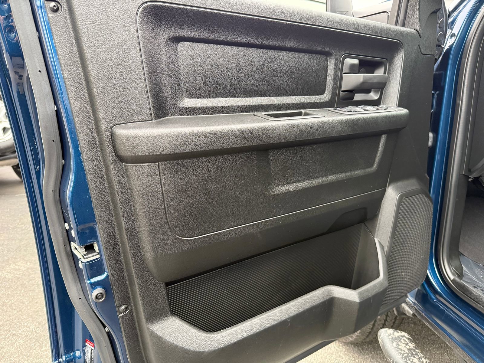 Used 2024 RAM 2500 Tradesman w/ Chrome Appearance Group image 19