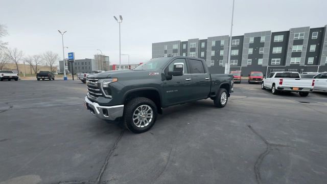 Used 2025 Chevrolet Silverado 2500 LTZ w/ LTZ Plus Package image 4