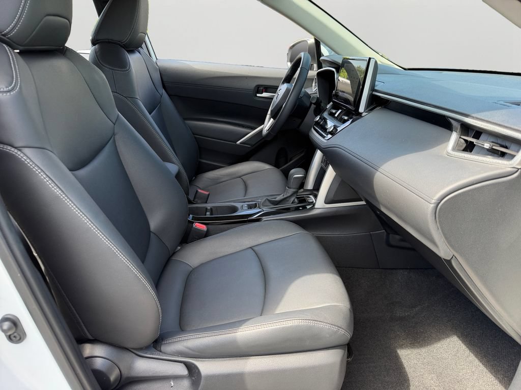 Used 2023 Toyota Corolla Cross XLE w/ Convenience Package AWD/4WD image 7