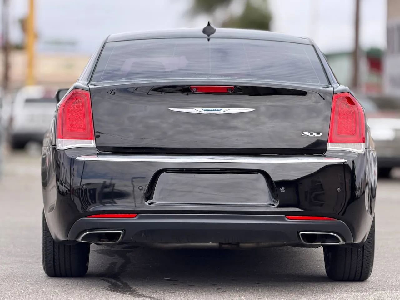 Used 2018 Chrysler 300 Limited RWD image 15