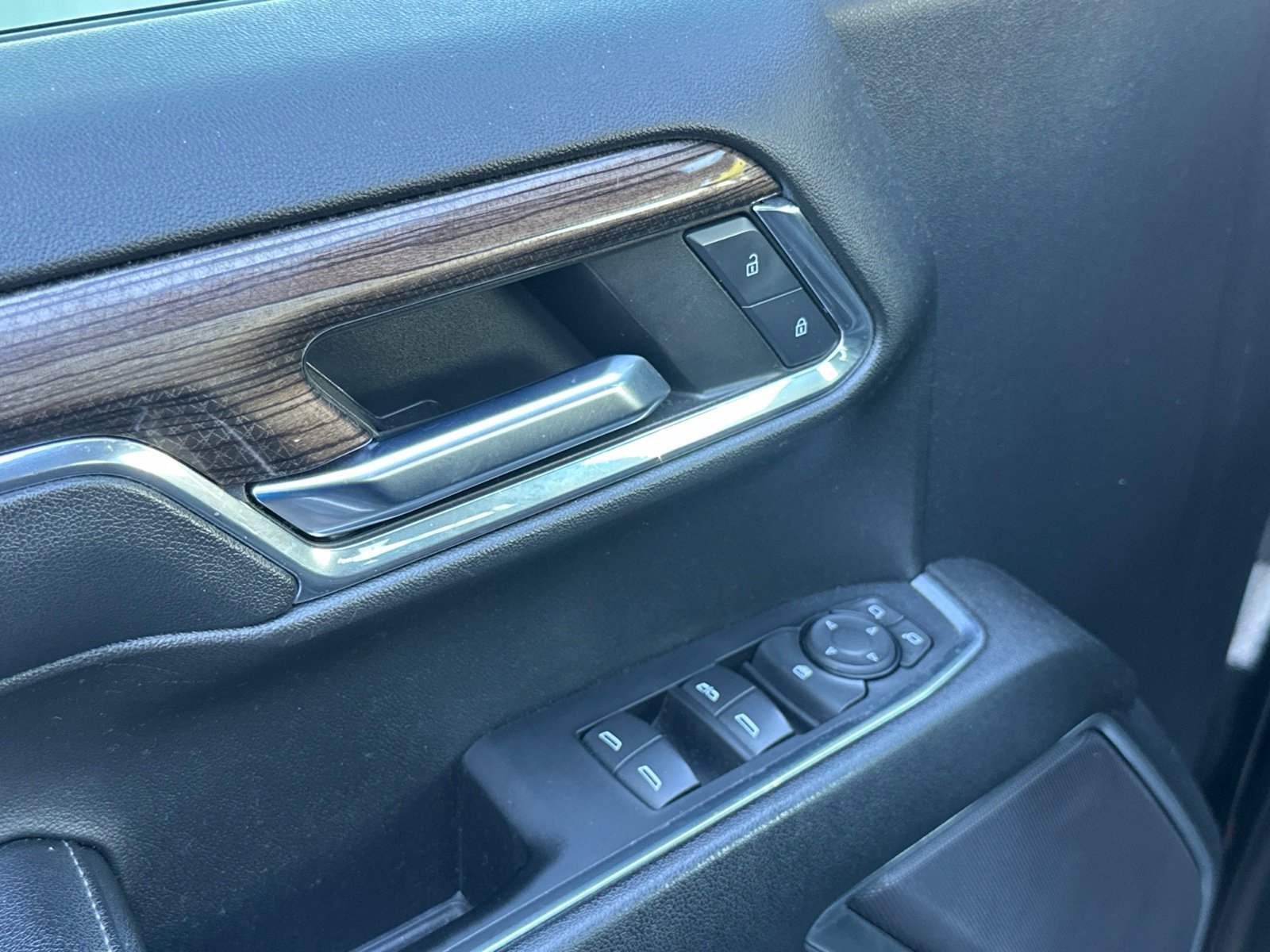 Used 2024 Chevrolet Silverado 1500 LT RWD image 11