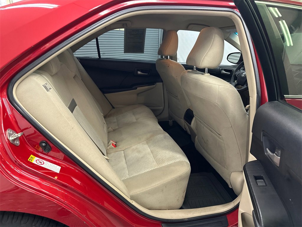 Used 2014 Toyota Camry L image 15