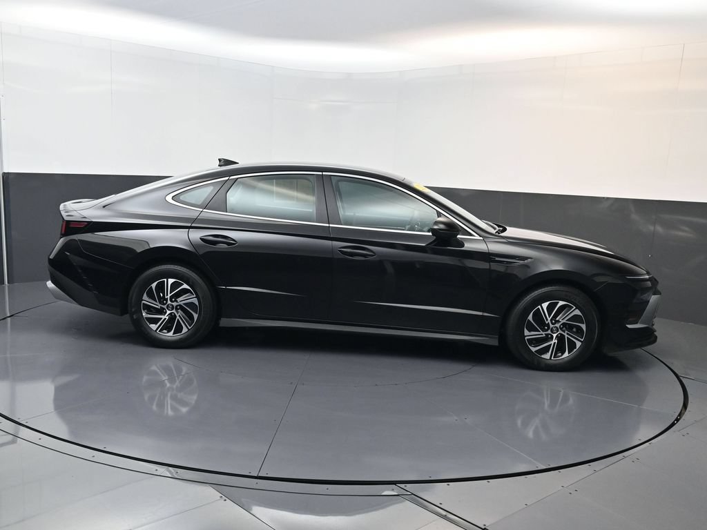 Certified 2026 Hyundai Sonata Blue FWD image 3