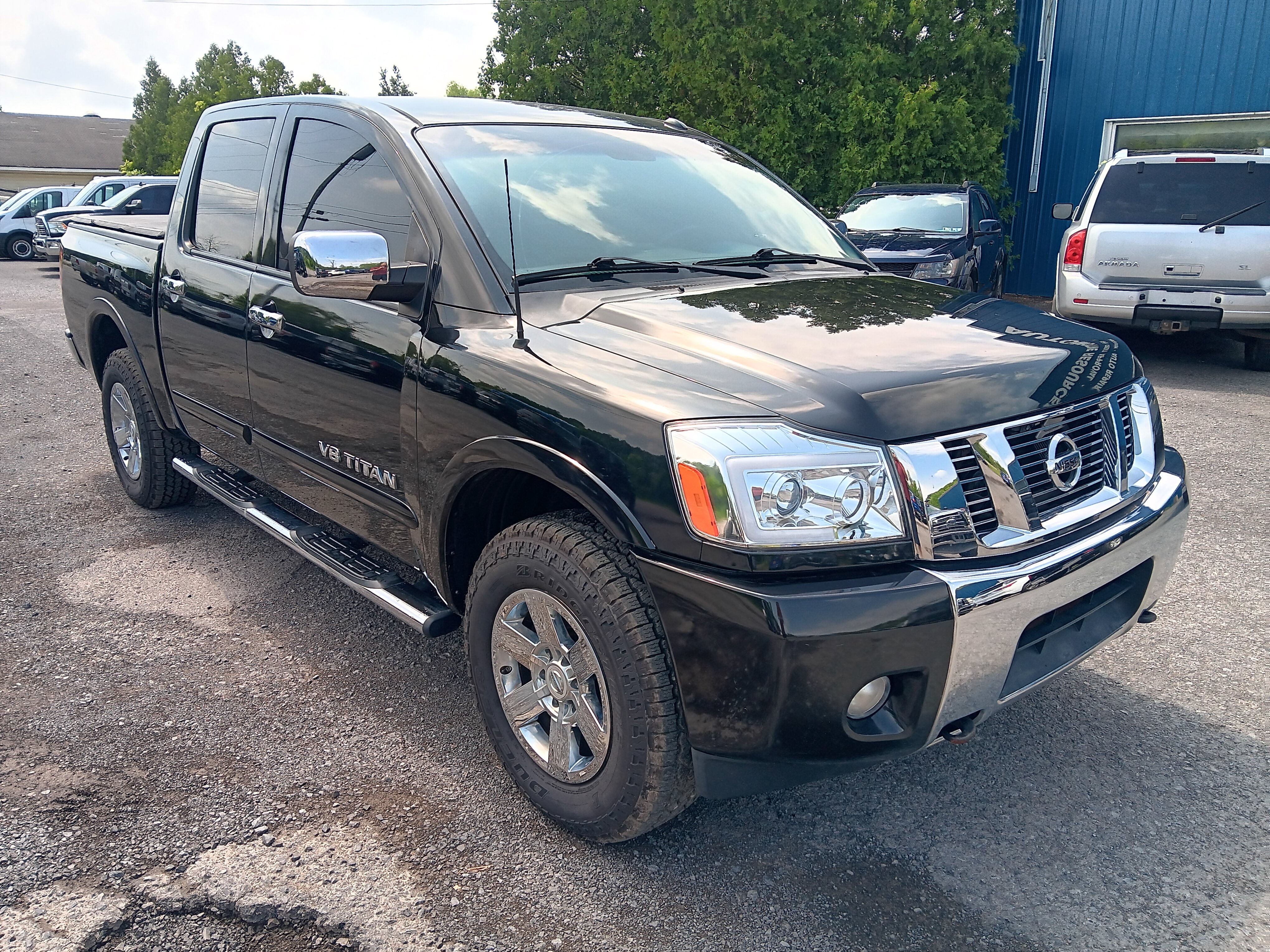 Used 2015 Nissan Titan SV w/ SV Value Truck Package AWD/4WD image 7