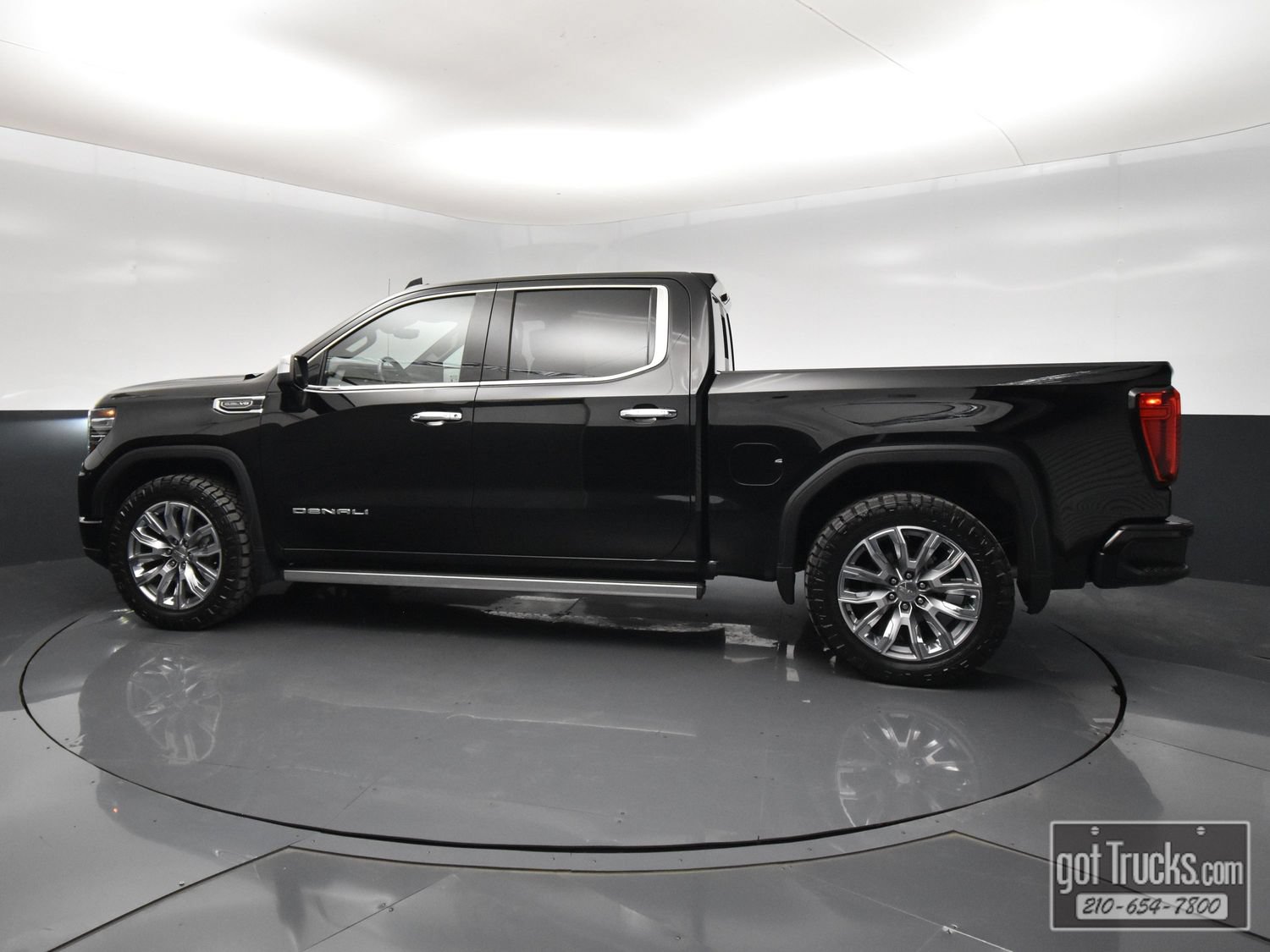 Used 2022 GMC Sierra 1500 Denali w/ Denali Reserve Package AWD/4WD image 3