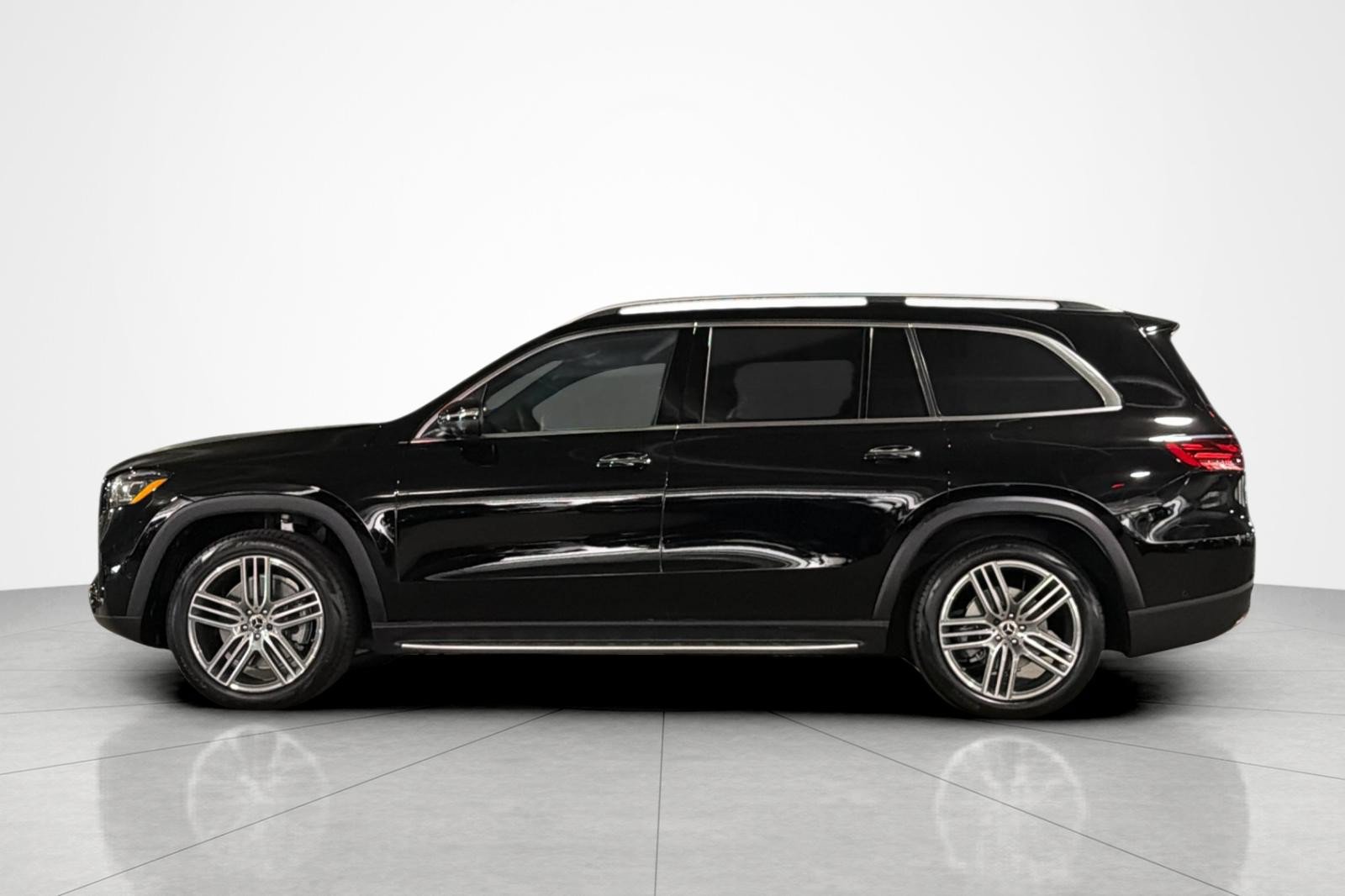 New 2026 Mercedes-Benz GLS 450 4MATIC image 2