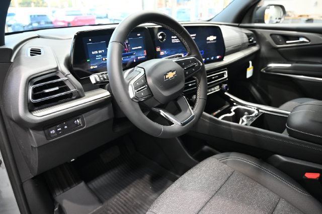 New 2027 Chevrolet Traverse LT w/ LPO, Floor Liner Package FWD image 22