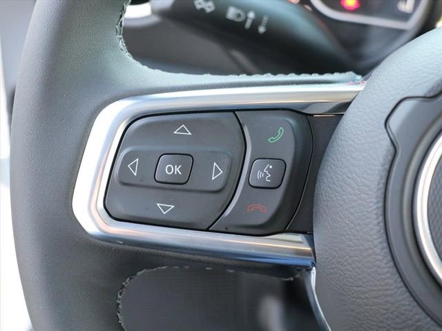 Used 2025 Jeep Wrangler Sahara image 27