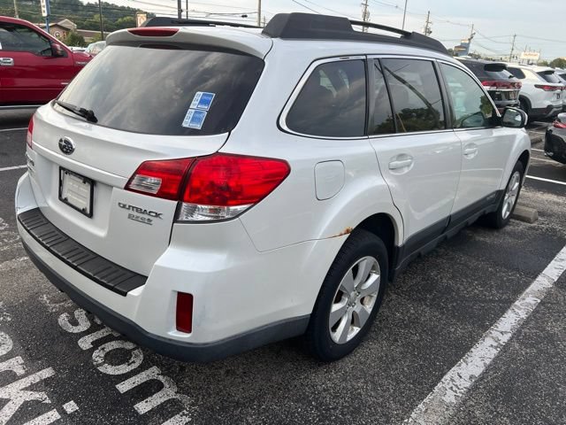 Used 2010 Subaru Outback 2.5i Premium AWD/4WD image 6