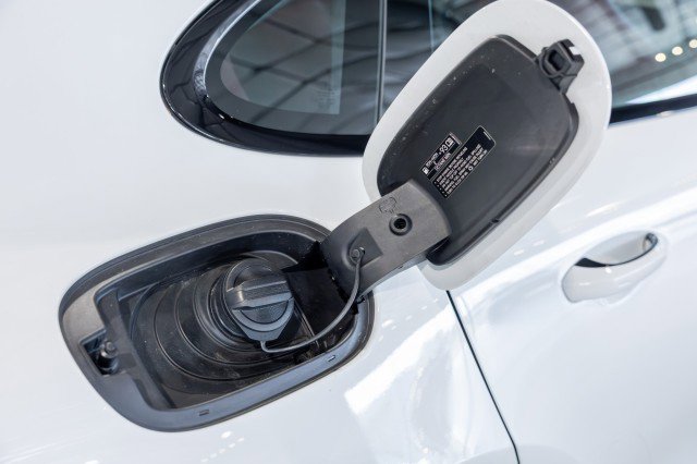 Used 2022 Porsche Panamera GTS w/ Premium Package image 20