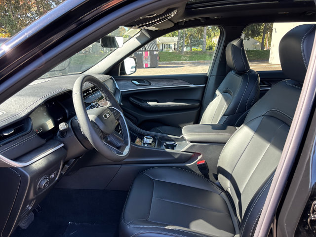 New 2027 Jeep Grand Cherokee L Limited w/ Limited Altitude Package AWD/4WD image 2