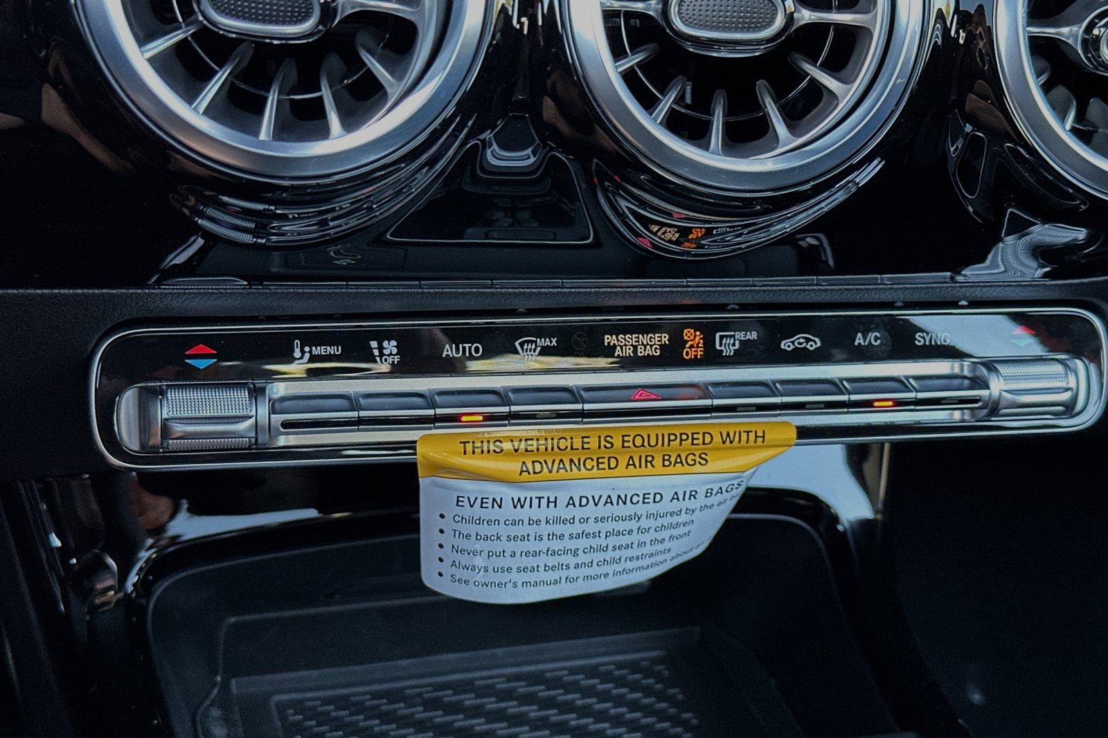 New 2025 Mercedes-Benz CLA 35 AMG 4MATIC image 24