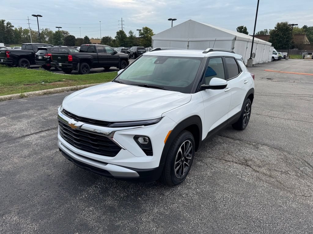 Certified 2024 Chevrolet TrailBlazer LT w/ LT Cold Weather Package FWD image 3