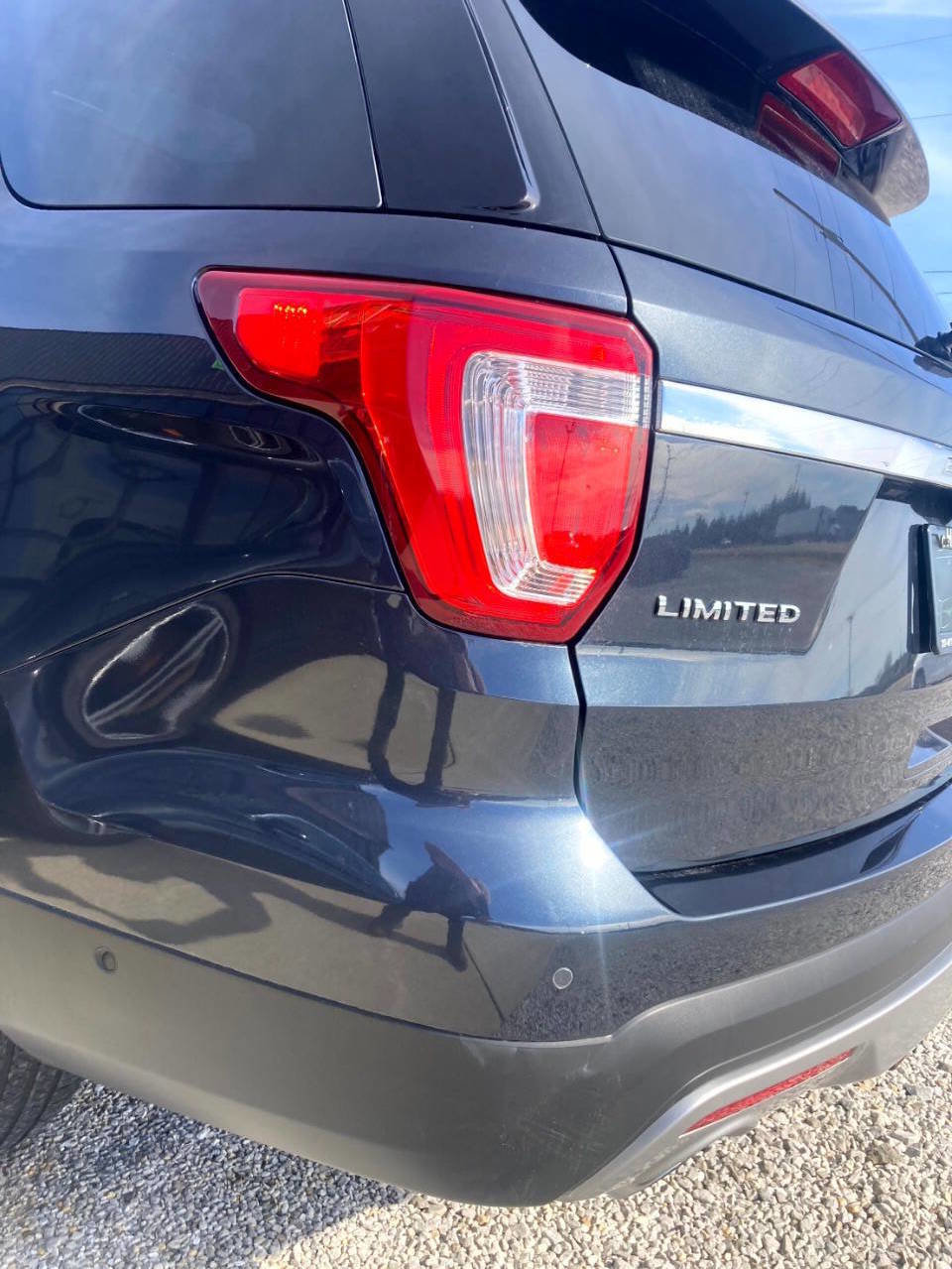 Used 2017 Ford Explorer Limited w/ Equipment Group 301A FWD image 9