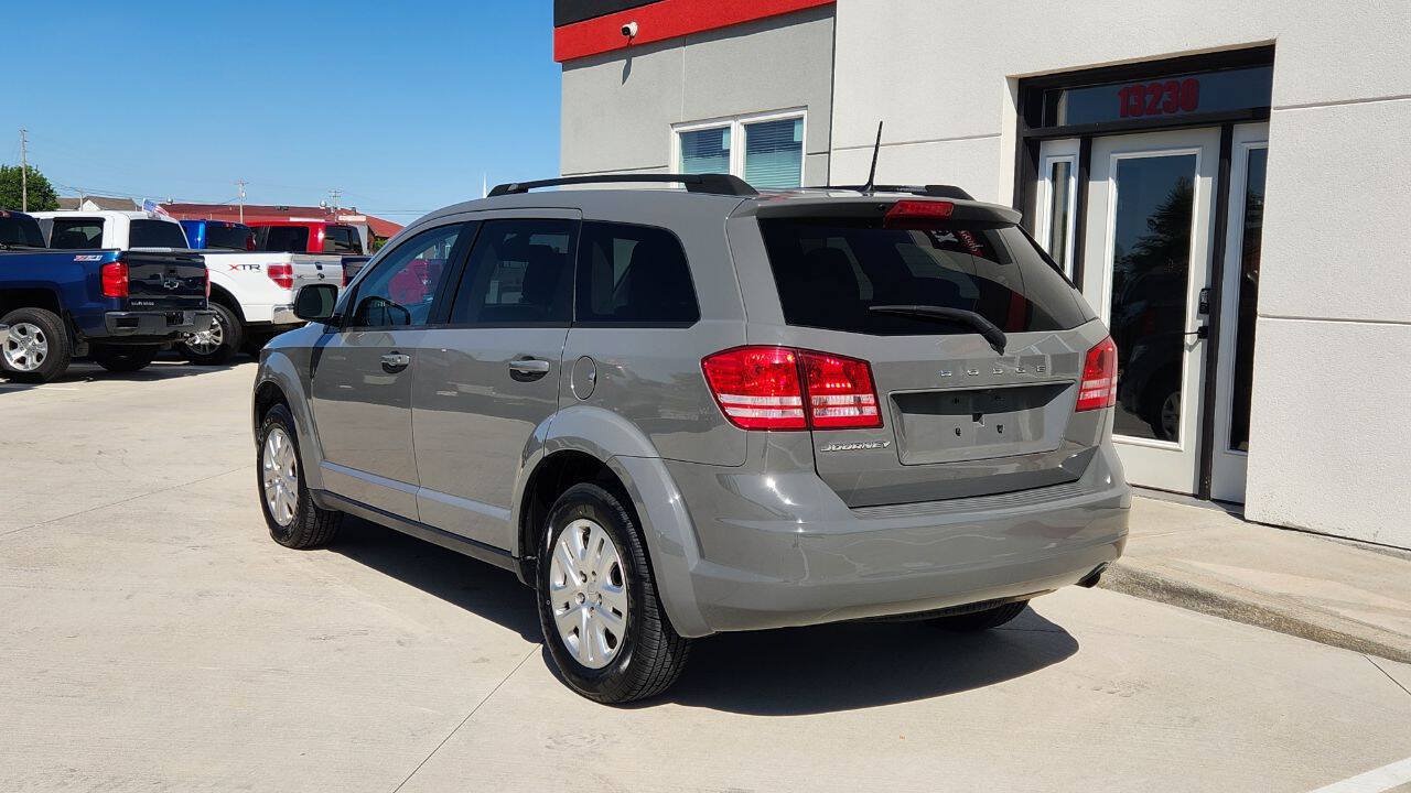 Used 2019 Dodge Journey SE FWD image 4