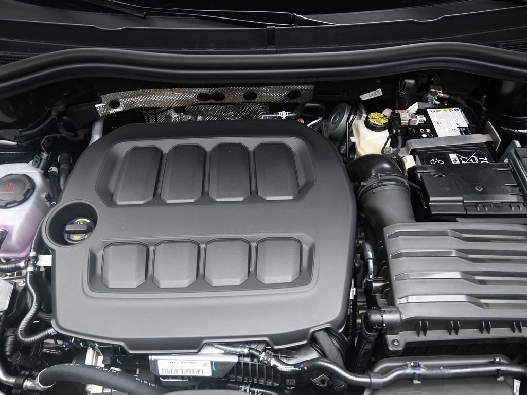 Used 2025 Volkswagen Tiguan SE FWD image 32