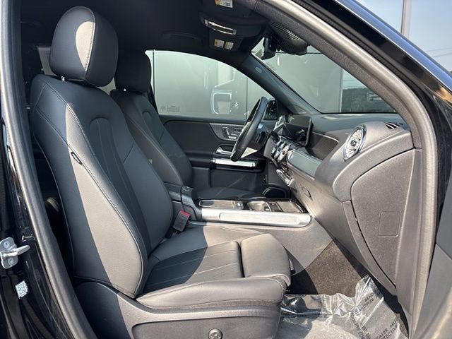 Used 2025 Mercedes-Benz GLB 250 4MATIC image 32