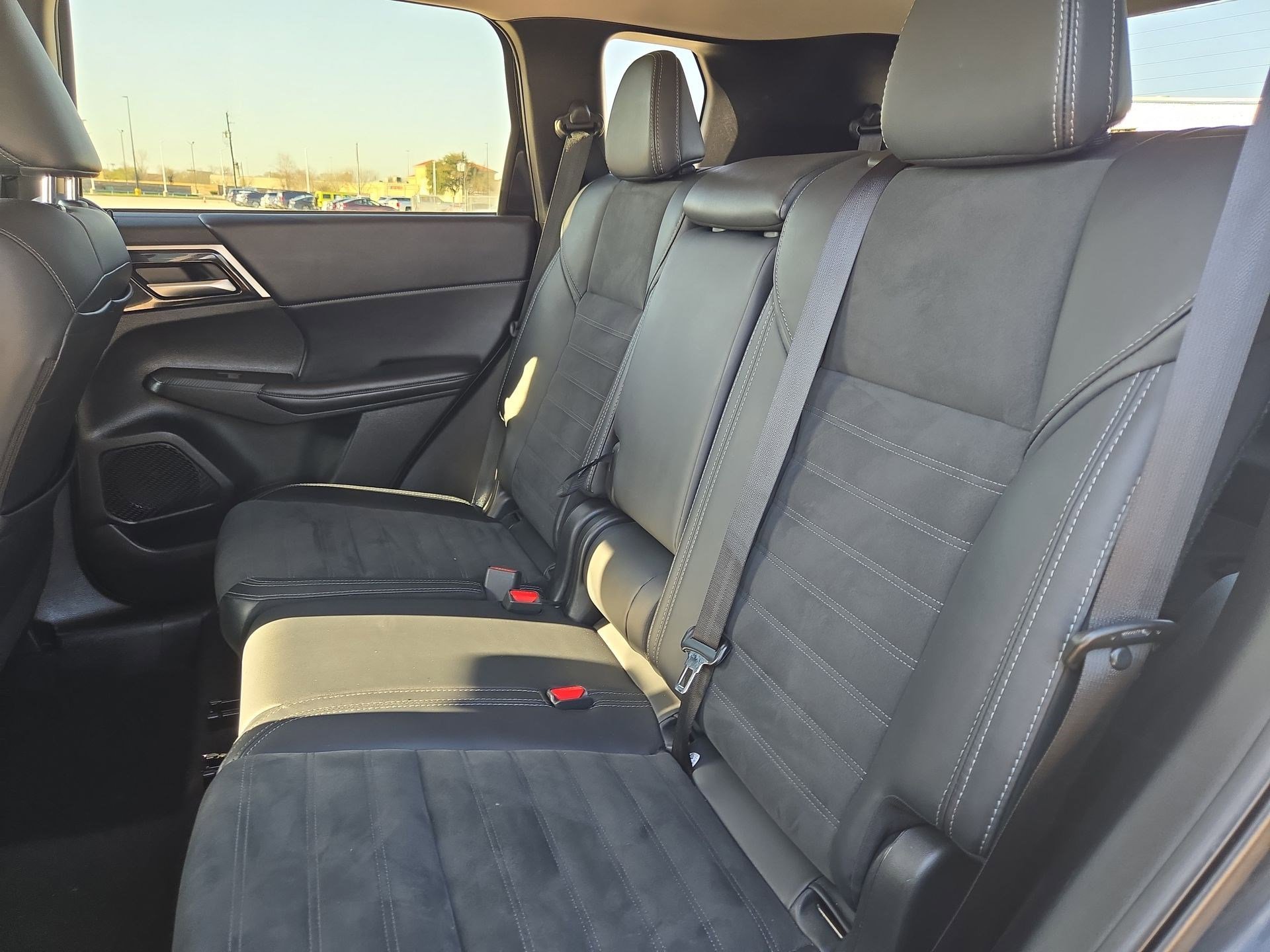 Used 2024 Mitsubishi Outlander SE image 27