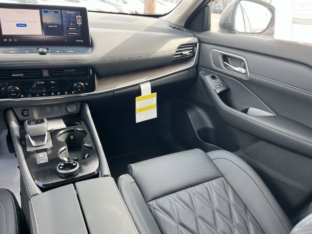 New 2026 Nissan Rogue Platinum w/ Platinum Premium Package AWD/4WD image 16