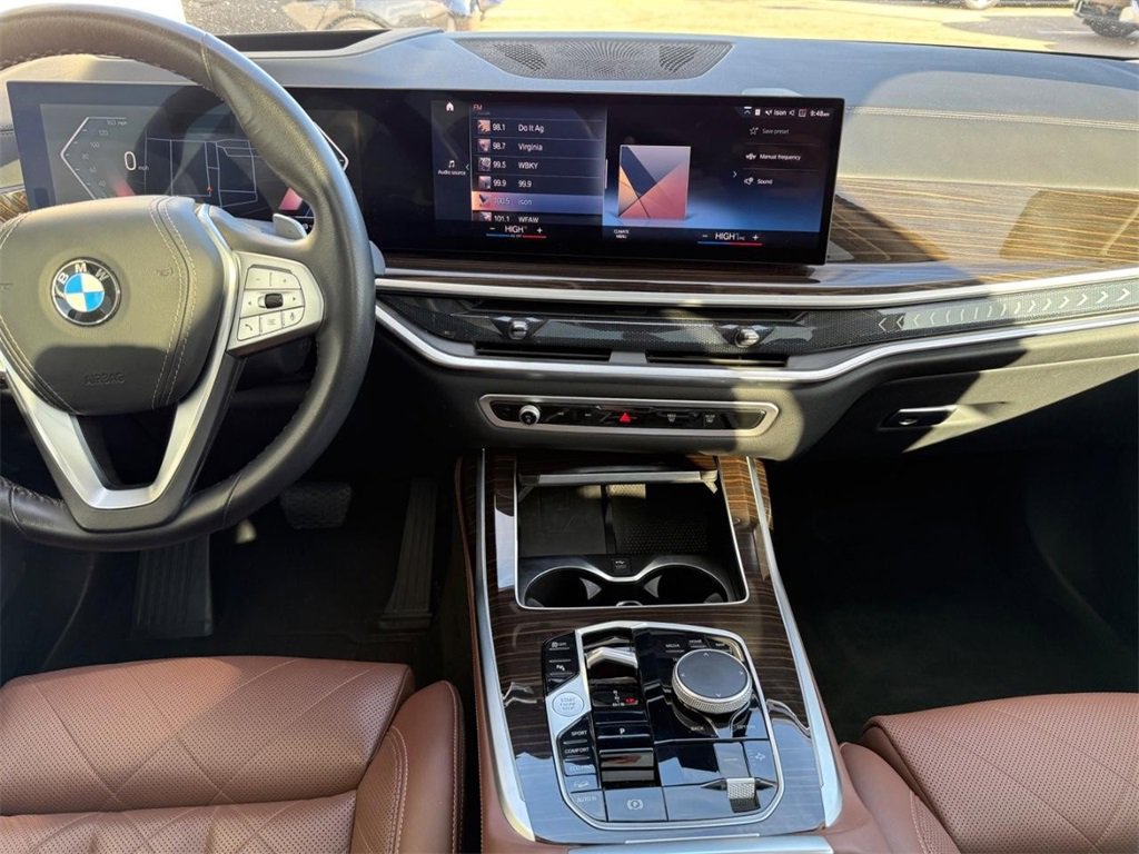 Used 2023 BMW X7 xDrive40i w/ Premium Package image 11